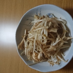 味付けは醤油とめんつゆだけ！もやしと舞茸の油炒め